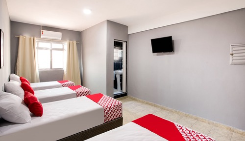Habitación cuádruple (1 Double bed + 2 Single beds)
