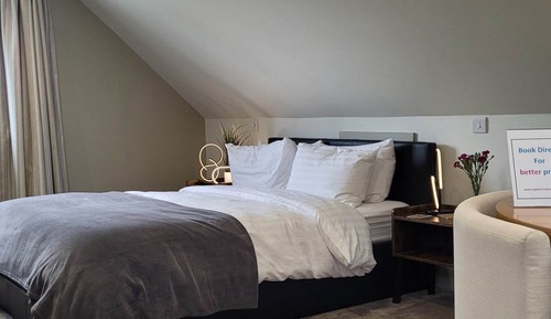 Habitación cuádruple de lujo, baño privado, vistas al jardín