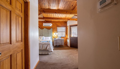 Habitación, 1 cama de matrimonio grande, vistas a la montaña (Dogwood Lodge: King Room)