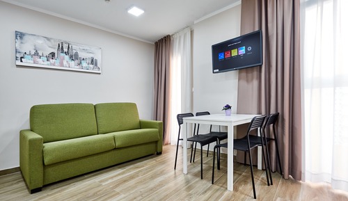 Apartamento económico, 1 cama de matrimonio con sofá cama