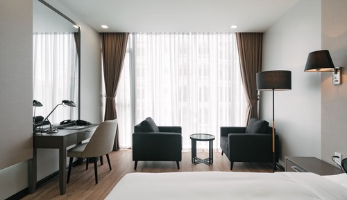 Habitación superior con 2 camas individuales, vistas a la ciudad