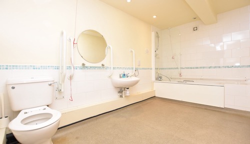 Habitación Deluxe con 1 cama doble o 2 individuales, baño privado