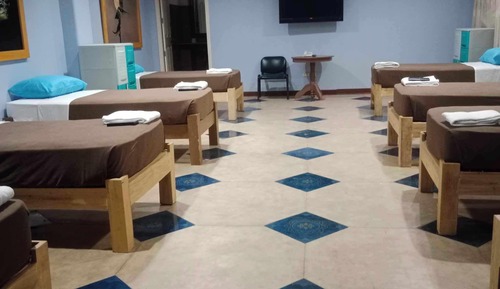 Dormitorio compartido económico, dormitorio mixto