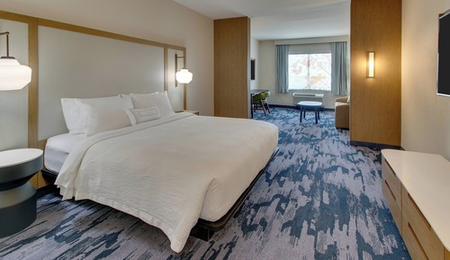 Suite, 1 cama de matrimonio grande con sofá cama, no fumadores (Mobility Accessible, Tub)