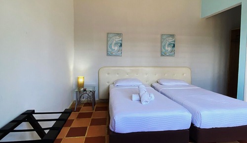 Habitación superior con 1 cama doble o 2 individuales