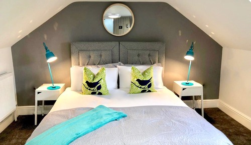 Habitación con 1 cama doble o 2 individuales, baño compartido