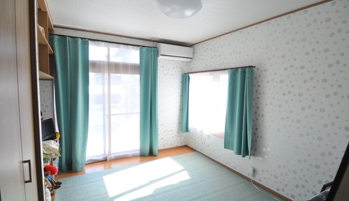 Habitación con 2 camas individuales, baño compartido (with Futon Mat)