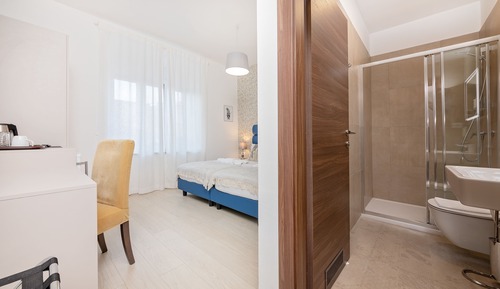 Habitación superior con 1 cama doble o 2 individuales