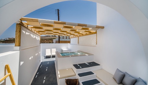 Danae Suite Hot Tub