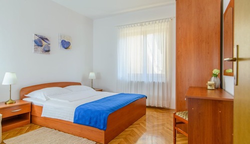 Apartment (A4)