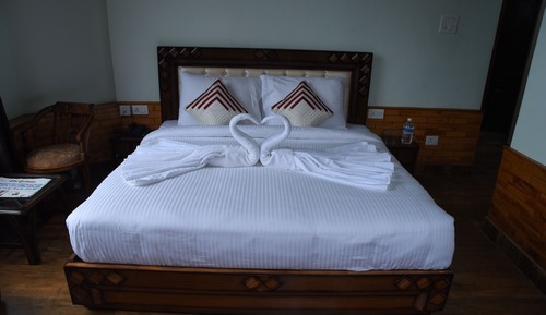 Habitación estándar, 1 cama de matrimonio grande, vistas a la colina