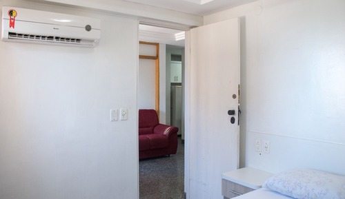 Apartamento básico, varias camas, vistas al mar