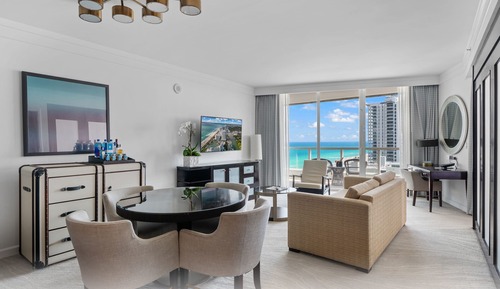 Suite junior, varias camas, cocina básica, vistas al mar