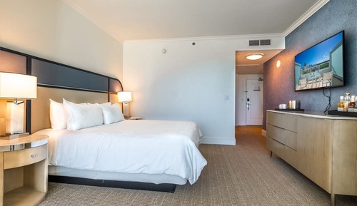 Suite junior, 1 cama de matrimonio grande con sofá cama, balcón, vistas a la bahía
