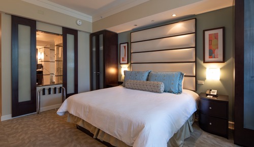 Suite junior, 1 cama de matrimonio grande con sofá cama, balcón, vistas a la piscina