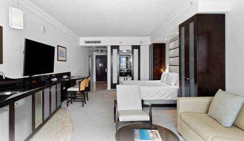 Suite junior, 1 cama de matrimonio grande con sofá cama, balcón, vistas parciales al mar