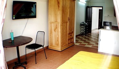 Estudio superior, vistas al río (Upper Floor)