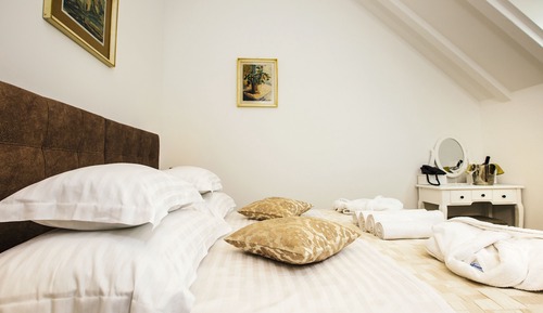 Habitación superior con 1 cama doble o 2 individuales