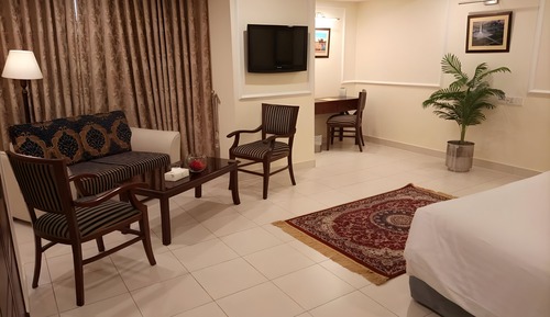Habitación estándar con 1 cama doble o 2 individuales, vistas a la ciudad