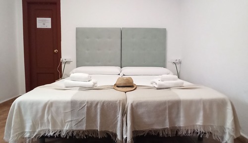 Habitación con 2 camas individuales