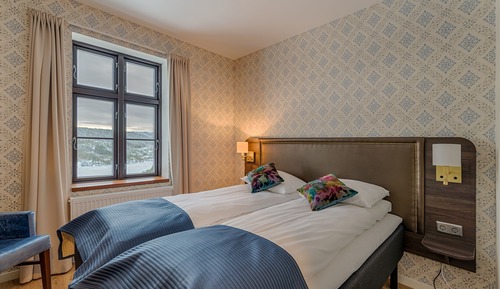 Habitación estándar con 1 cama doble o 2 individuales, vistas a la colina