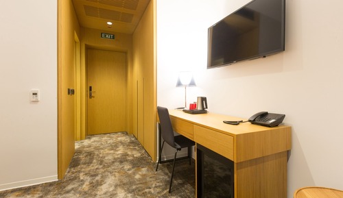 Habitación superior con 1 cama doble o 2 individuales, vistas a la ciudad