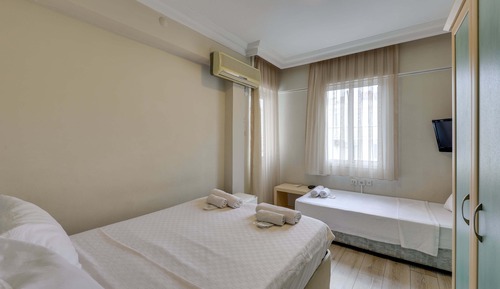3 Kisilik Sehir Manzarali - Balkonlu Aile Odasi