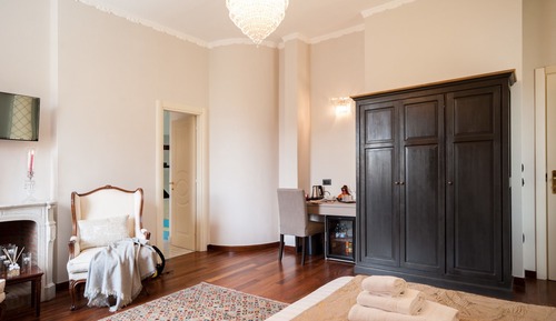 Suite ejecutiva, 1 cama de matrimonio, vistas al jardín