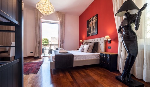Habitación cuádruple superior, varias camas, vistas a la ciudad