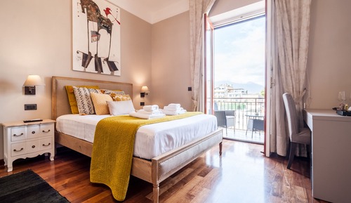Habitación triple de lujo, varias camas, vistas a la ciudad