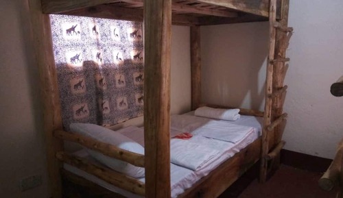 Dormitorio compartido, dormitorio mixto, baño compartido
