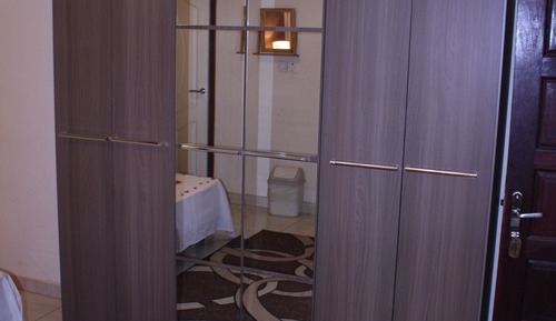 Habitación estándar con 1 cama doble o 2 individuales, vistas al jardín