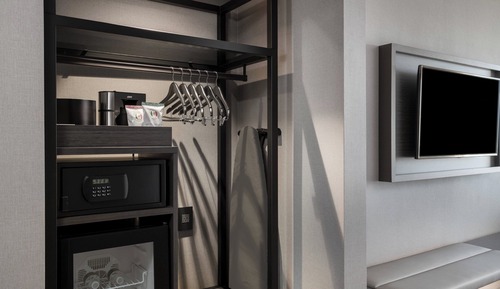 Habitación, 2 camas de matrimonio, no fumadores (Mobility Accessible, Roll-in Shower)