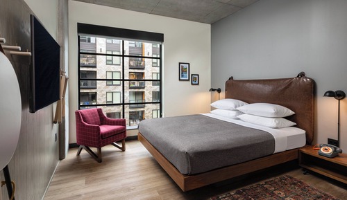 Habitación, 1 cama de matrimonio grande, vistas a la ciudad