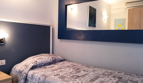 Habitación con 2 camas individuales
