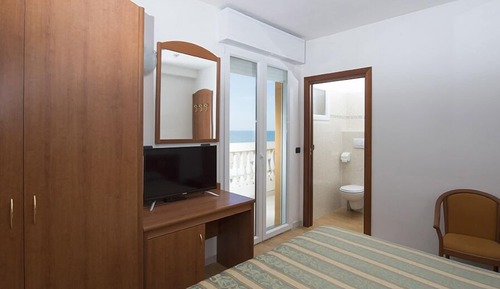 Habitación Confort con 1 cama doble o 2 individuales