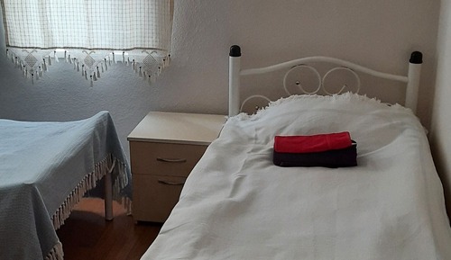 Habitación básica, varias camas, no fumadores, vistas parciales al mar