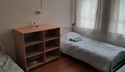 Habitación cuádruple básica, baño compartido