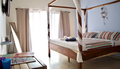 Suite estudio superior, 1 cama de matrimonio grande, vistas a la piscina, en la zona del jardín (4)