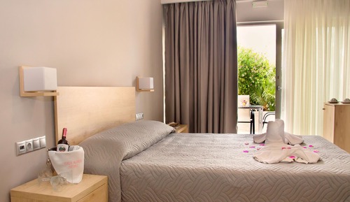 Habitación superior con 1 cama doble o 2 individuales