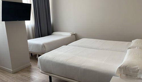 Habitación con 2 camas individuales