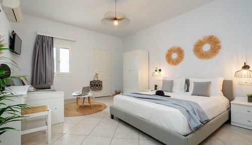 Estudio básico, 1 cama doble con sofá cama, vistas a la ciudad