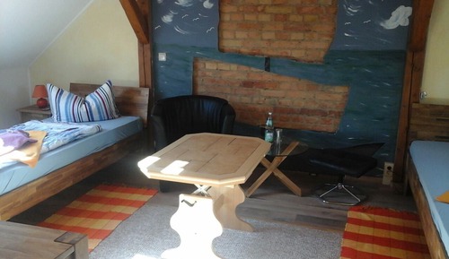 Habitación básica con 2 camas individuales