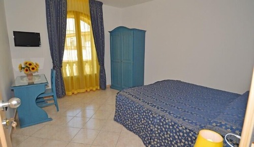 Habitación estándar con 1 cama doble o 2 individuales, balcón