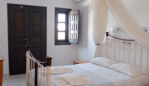 Cozy Studio Partial Sea View