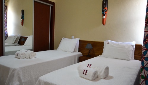 Habitación con 2 camas individuales, vistas a la ciudad