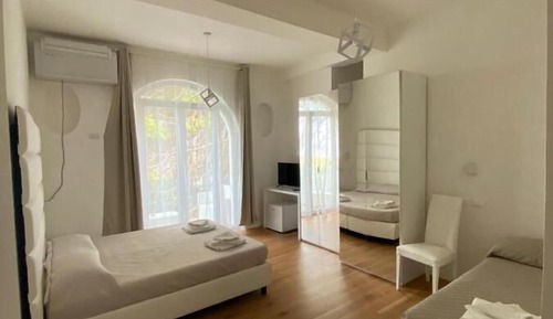 Habitación triple clásica, vistas al patio
