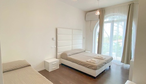 Habitación cuádruple clásica, vistas al patio