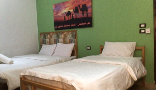 Habitación básica con 1 cama doble o 2 individuales