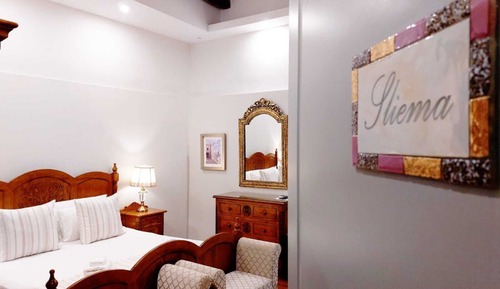 Suite junior, balcón (SLIEMA)